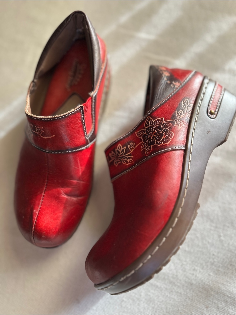 Spring Step Red Leather Slip-On Clogs - Picture 4 of 12